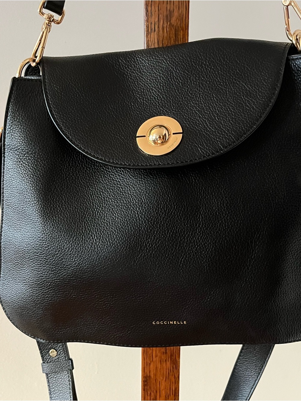 Coccinelle Jalouse leather black shoulder bag - Picture 2 of 9